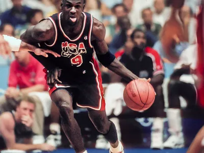 更是在比赛 更是在比赛